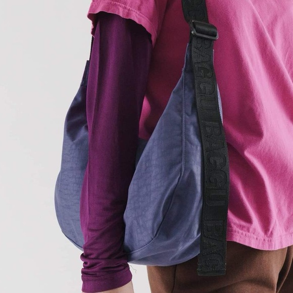 ISO: BAGGU INK CRESCENT - Picture 1 of 1